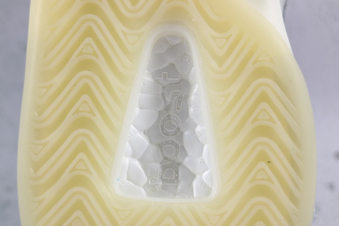 a*d*i*s yzy qntm (lifestyle model) q46473