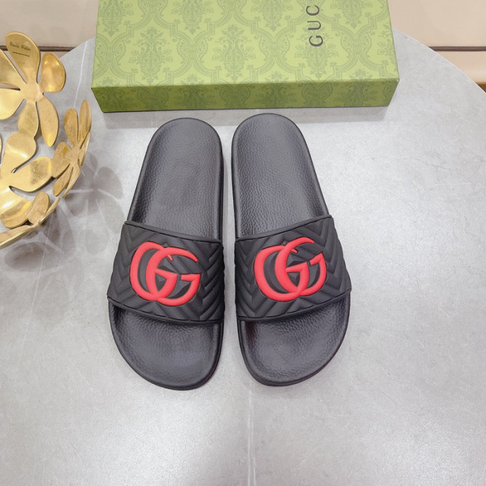 G*u*i slippers
