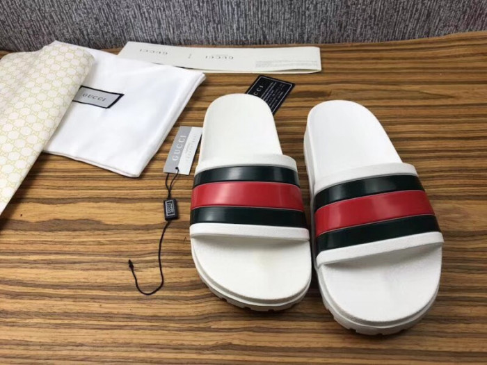 G*u*i slippers