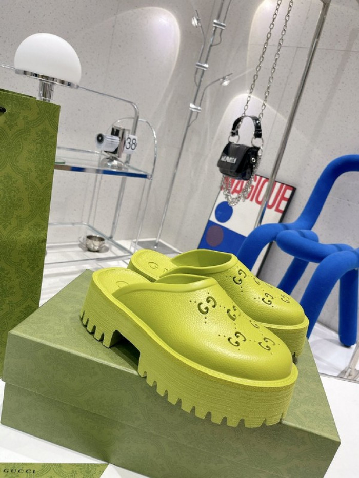 G*u*i slippers