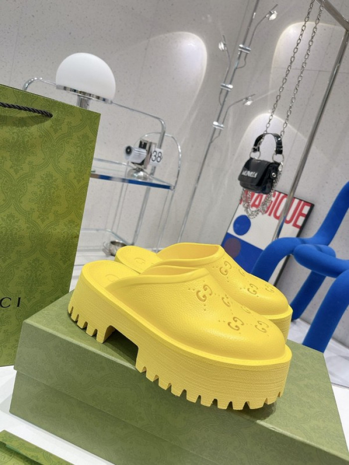 G*u*i slippers