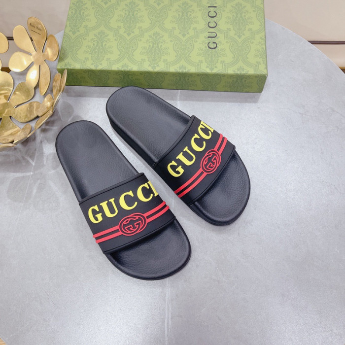 G*u*i slippers