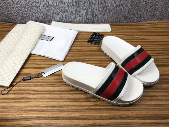 G*u*i slippers