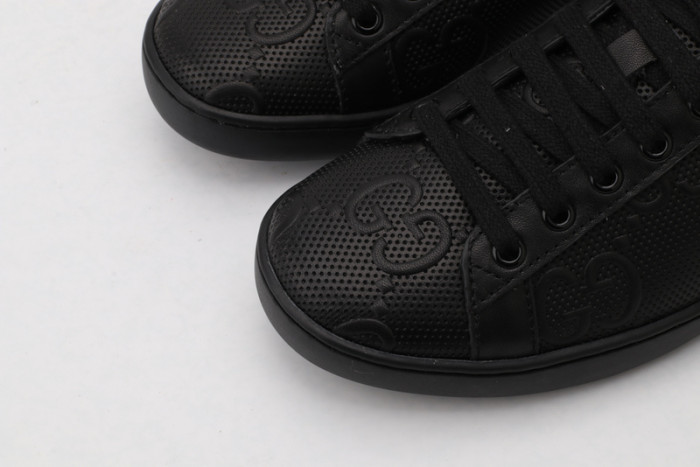 G*u*i ace embroidered low-top sneaker 431942a38g09065
