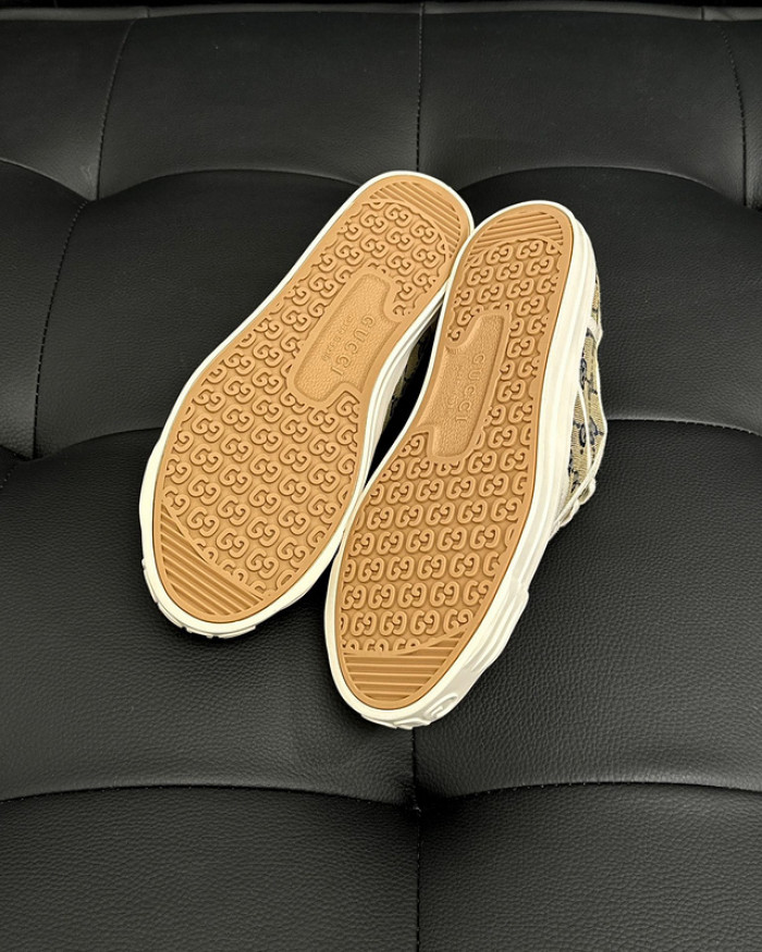 G*u*i low-top sneaker gu0613-025