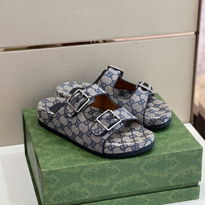 G*u*i slippers