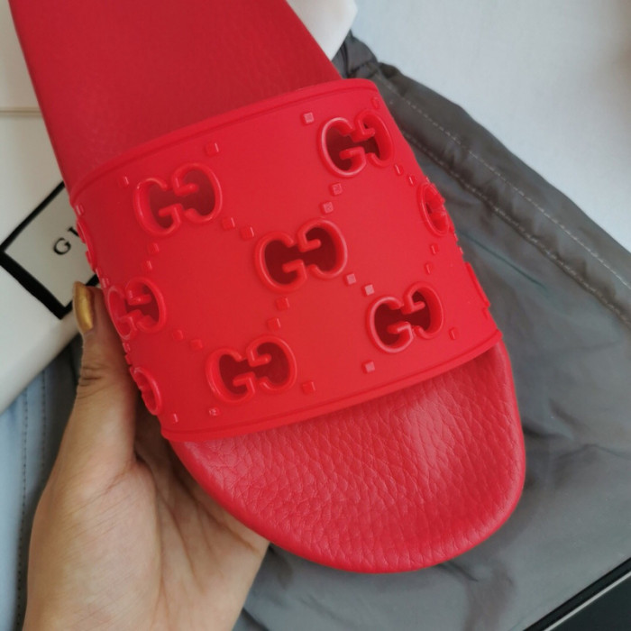 G*u*i slippers