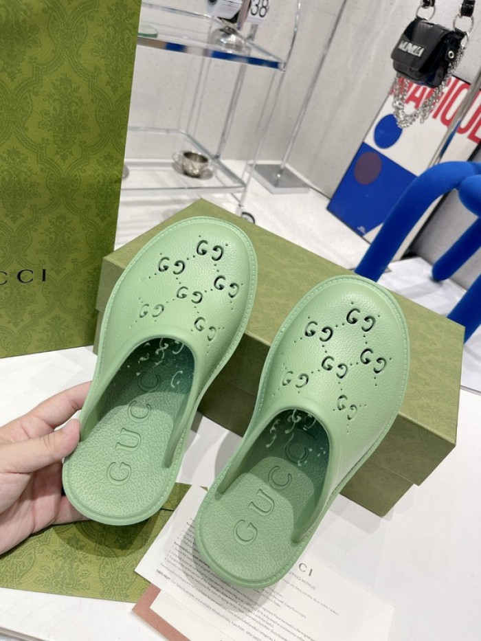 G*u*i slippers
