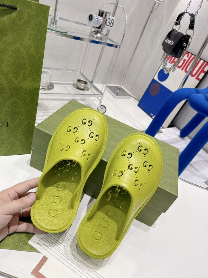 G*u*i slippers