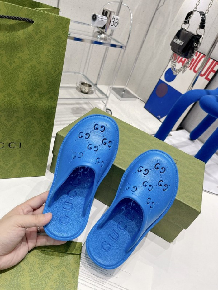 G*u*i slippers
