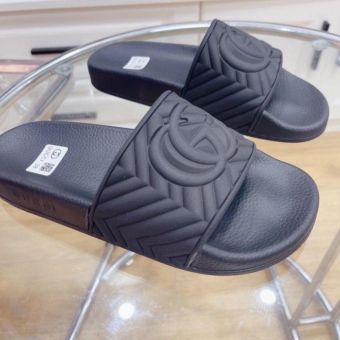 G*u*i slippers