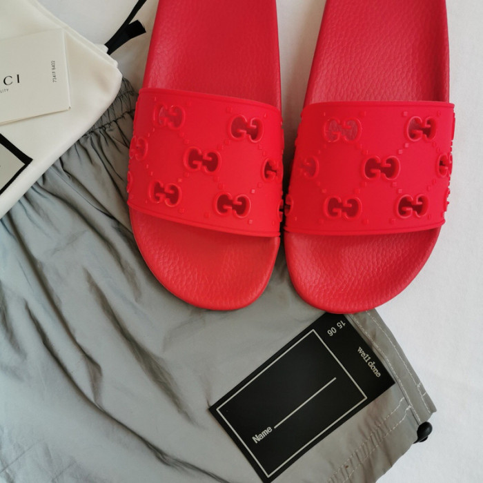 G*u*i slippers