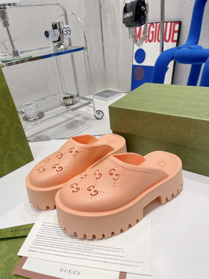 G*u*i slippers