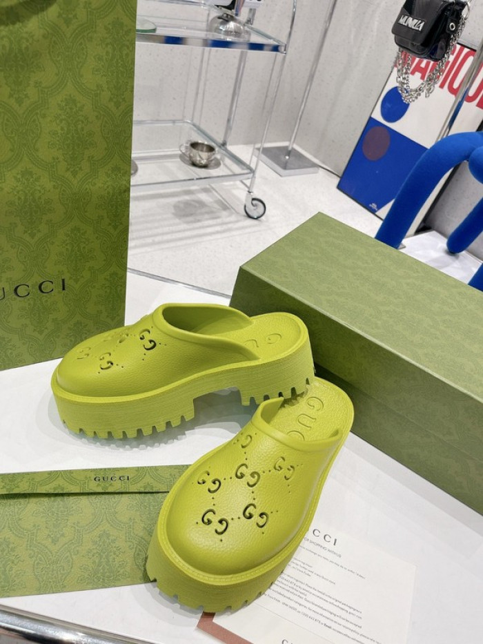 G*u*i slippers