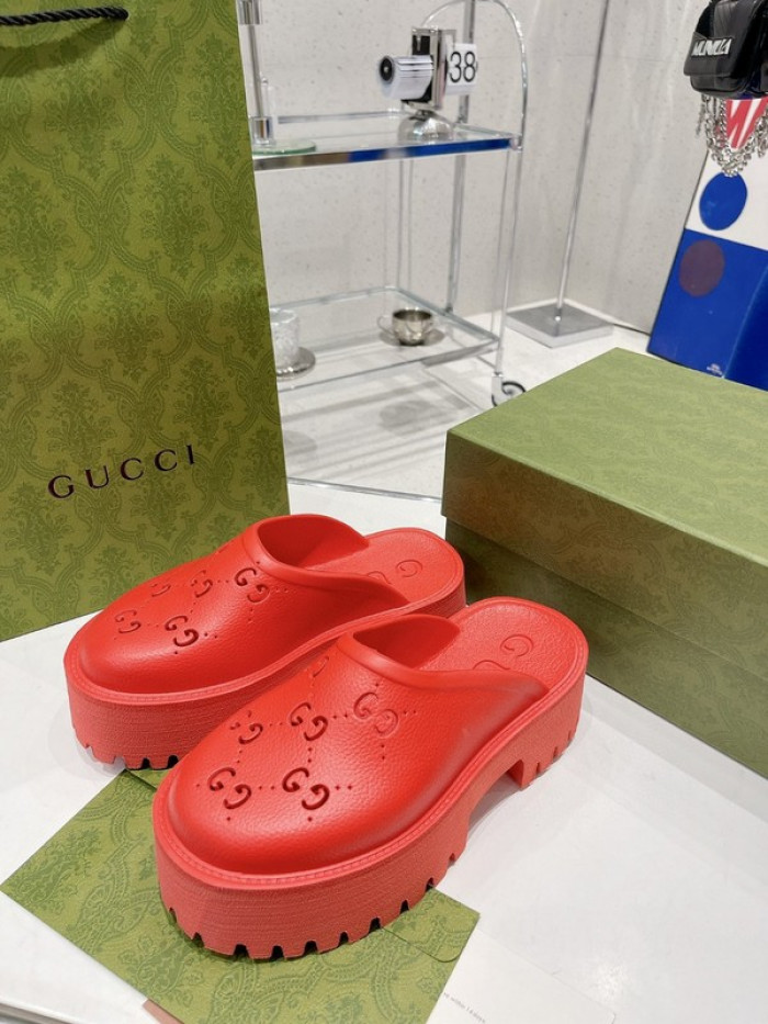G*u*i slippers