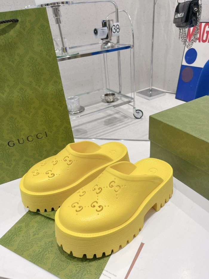 G*u*i slippers