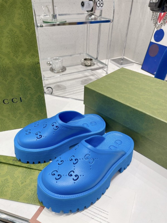 G*u*i slippers