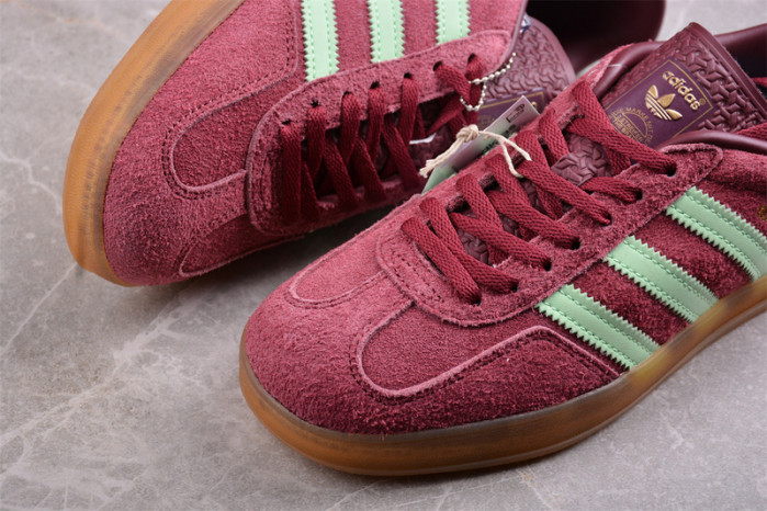 a*d*i*s gazelle indoor 