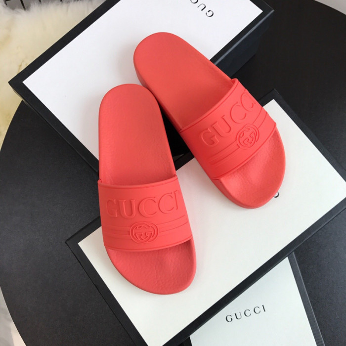 G*u*i slippers
