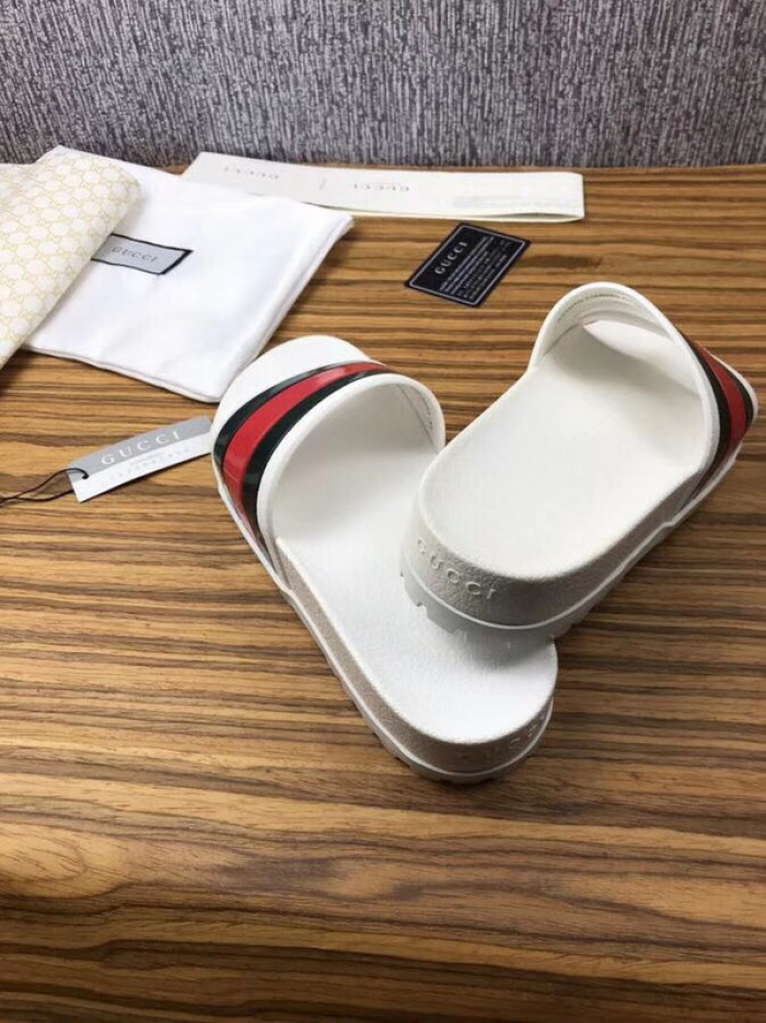 G*u*i slippers