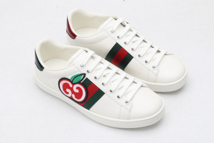 G*u*i ace embroidered low-top sneaker 611377d0pe09064