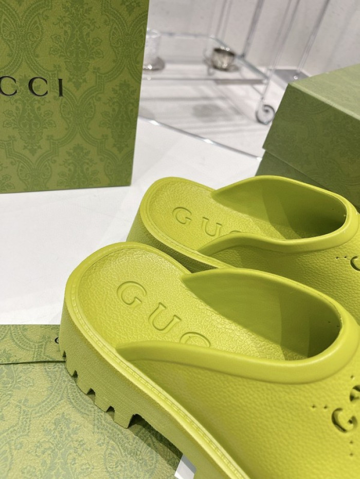 G*u*i slippers