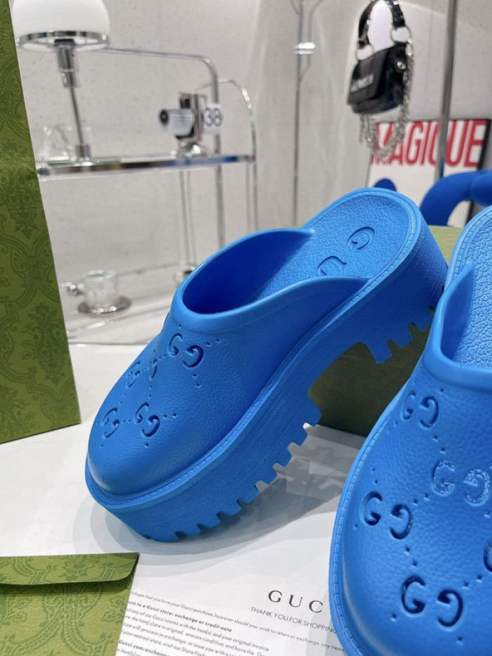 G*u*i slippers