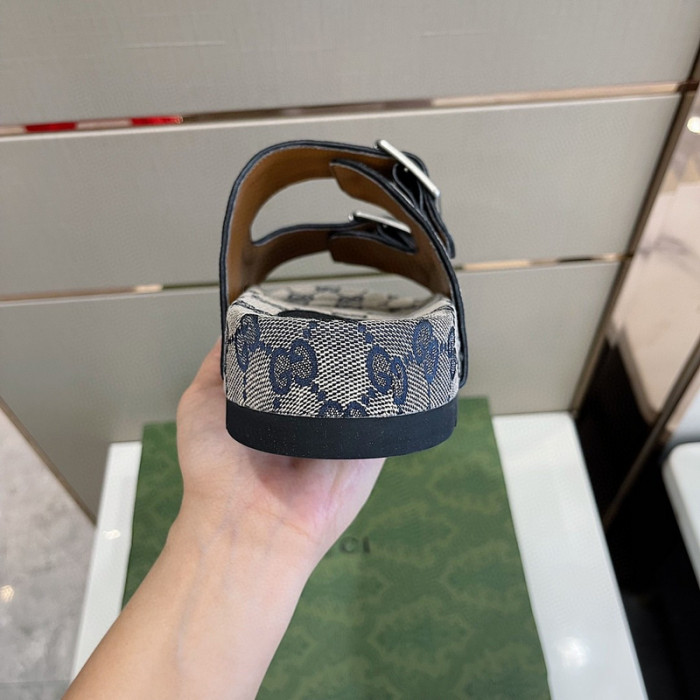 G*u*i slippers