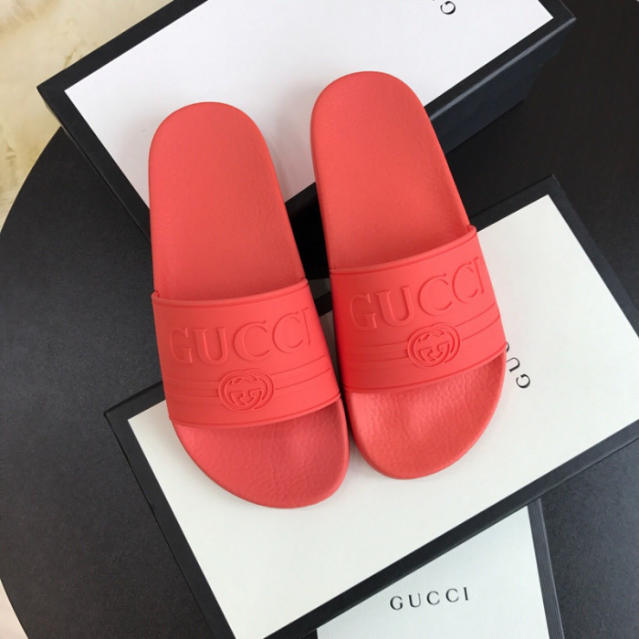 G*u*i slippers