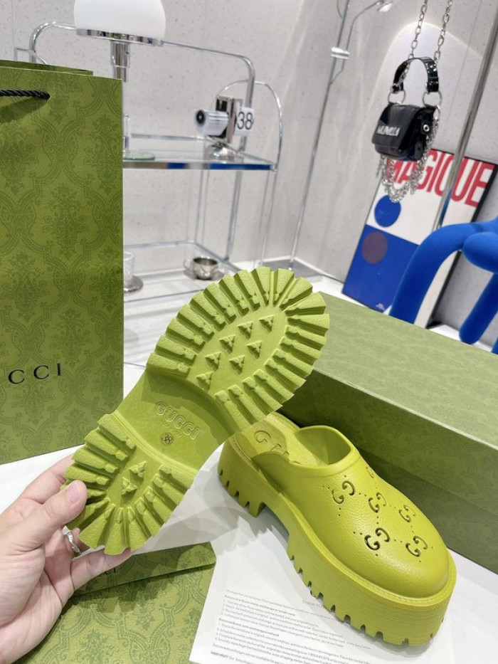 G*u*i slippers