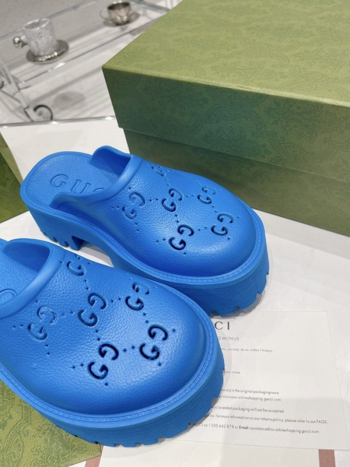 G*u*i slippers