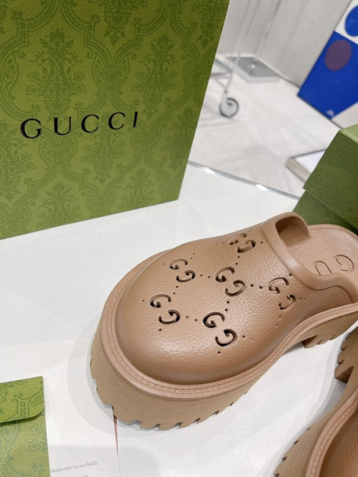 G*u*i slippers