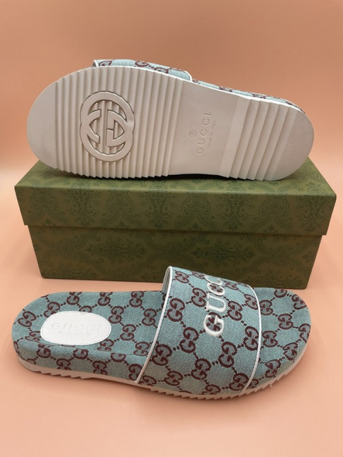 G*u*i slippers