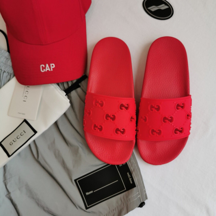 G*u*i slippers