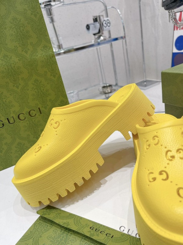 G*u*i slippers