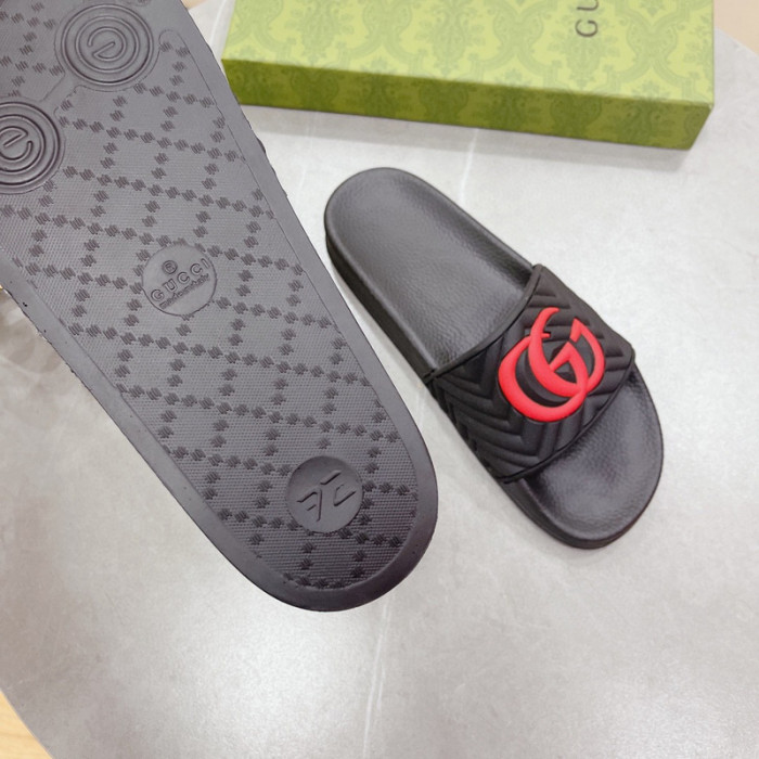 G*u*i slippers