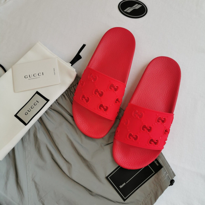 G*u*i slippers