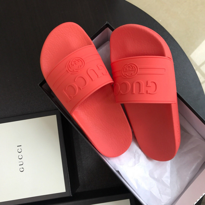 G*u*i slippers