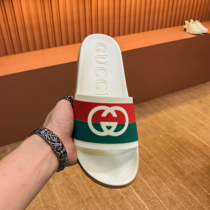 G*u*i slippers