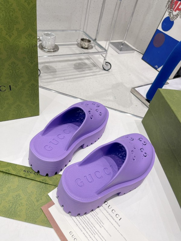 G*u*i slippers