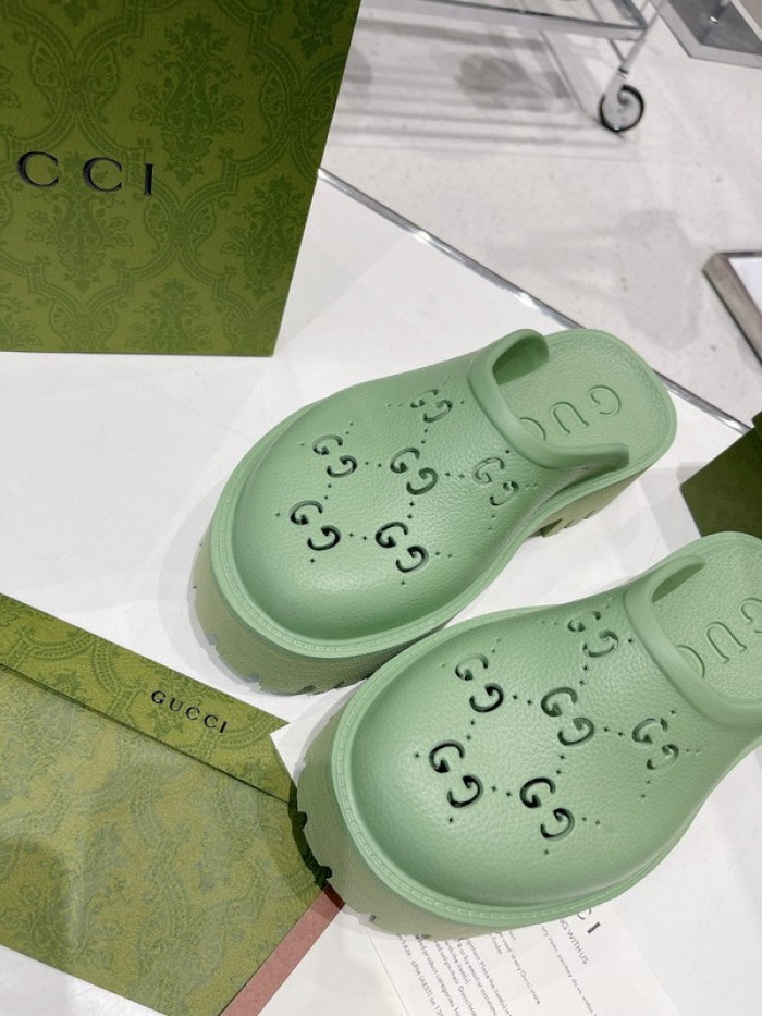 G*u*i slippers