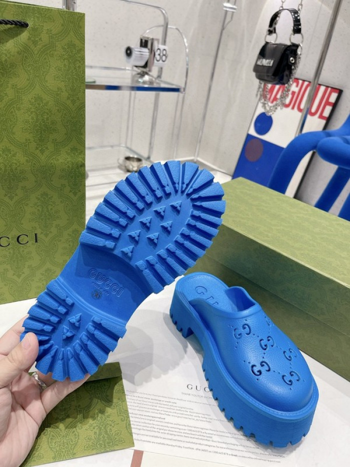 G*u*i slippers