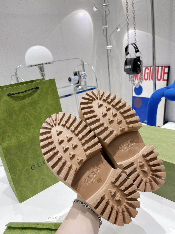 G*u*i slippers