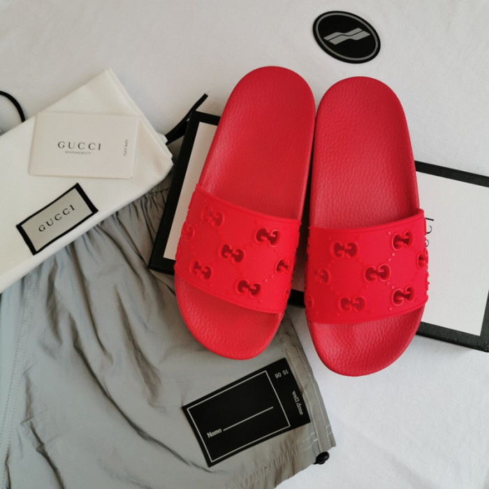 G*u*i slippers