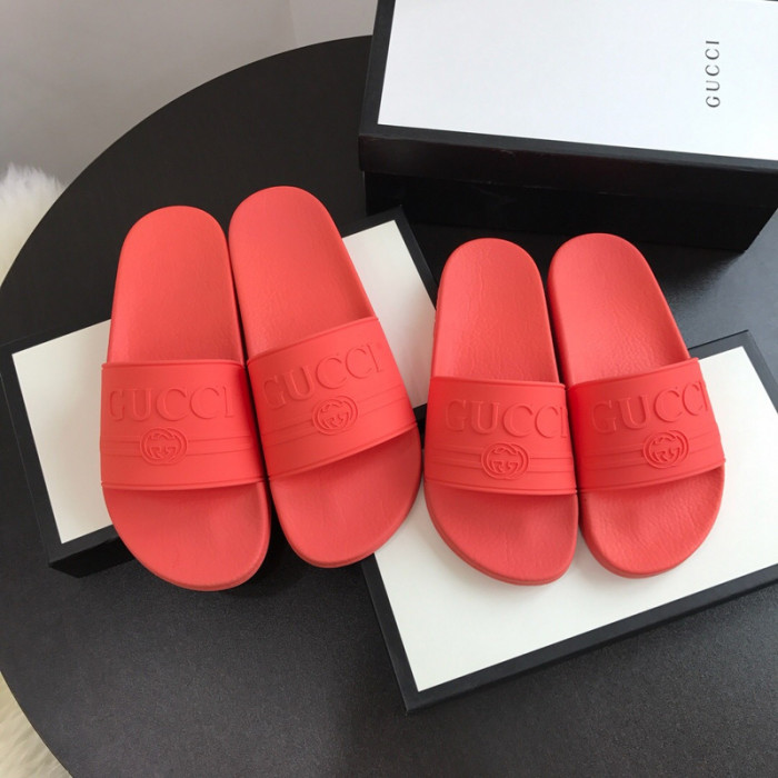 G*u*i slippers